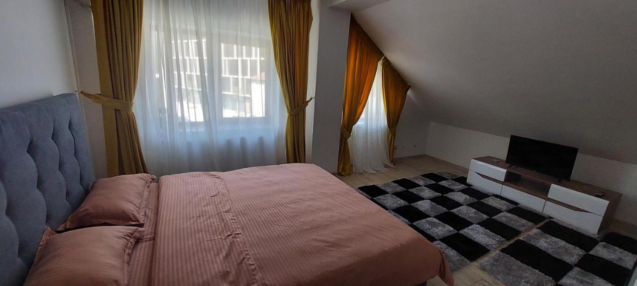 Central Palace Iasi Apart 2 Ngoại thất bức ảnh